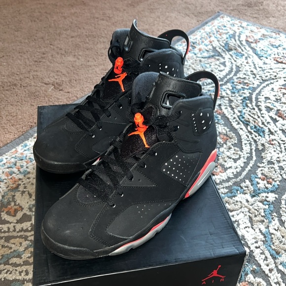 AIR JORDAN RETRO SIX IN BLACK & INFRARED - Picture 8 of 15
